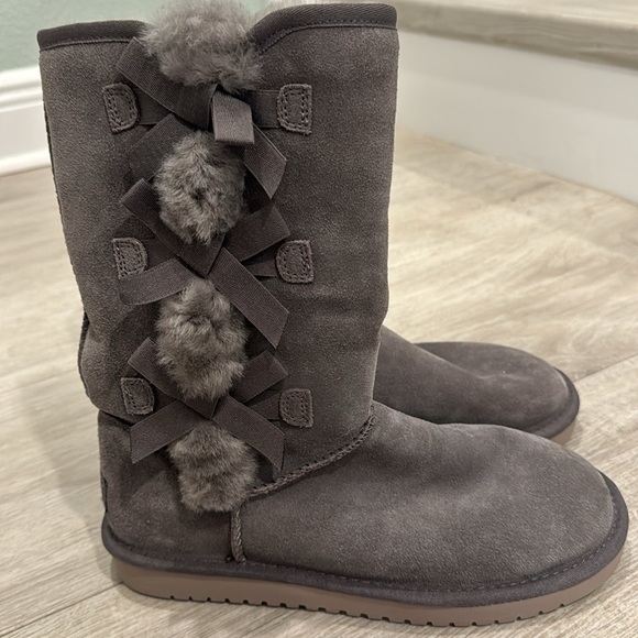 NWOT Ugg Victoria Tall Suede Womens Boot - Picture 1 of 4